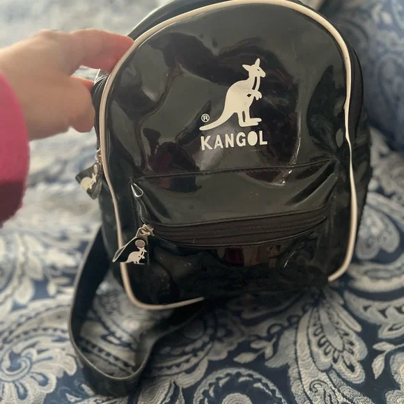 Rare vintage Kangol black patent leather 90’s backpack. Very good condition - Picture 2 of 4